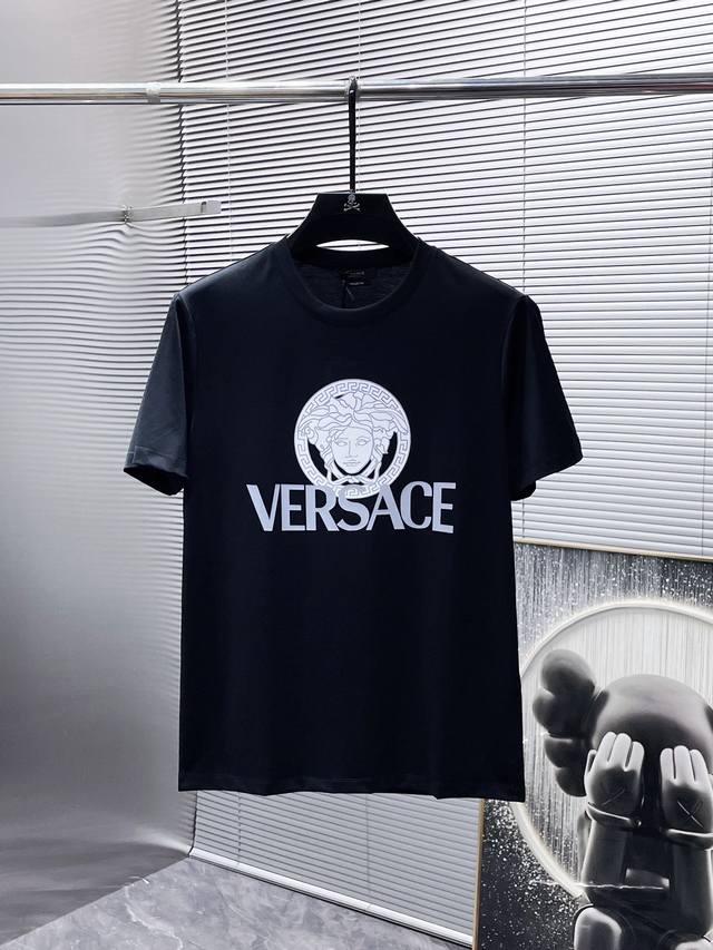 范思哲 Versace 2024Ss新款 圆领 短袖 T恤 体恤 半袖 高端版本 专柜定制面料 透气舒适度高 细节无可挑剔 品牌元素设计理念 体现高品质 手感细